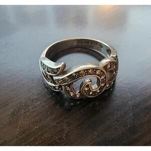 Elegant Sterling Silver Ring with Cubic Zirconia Gemstones Size US 7.5